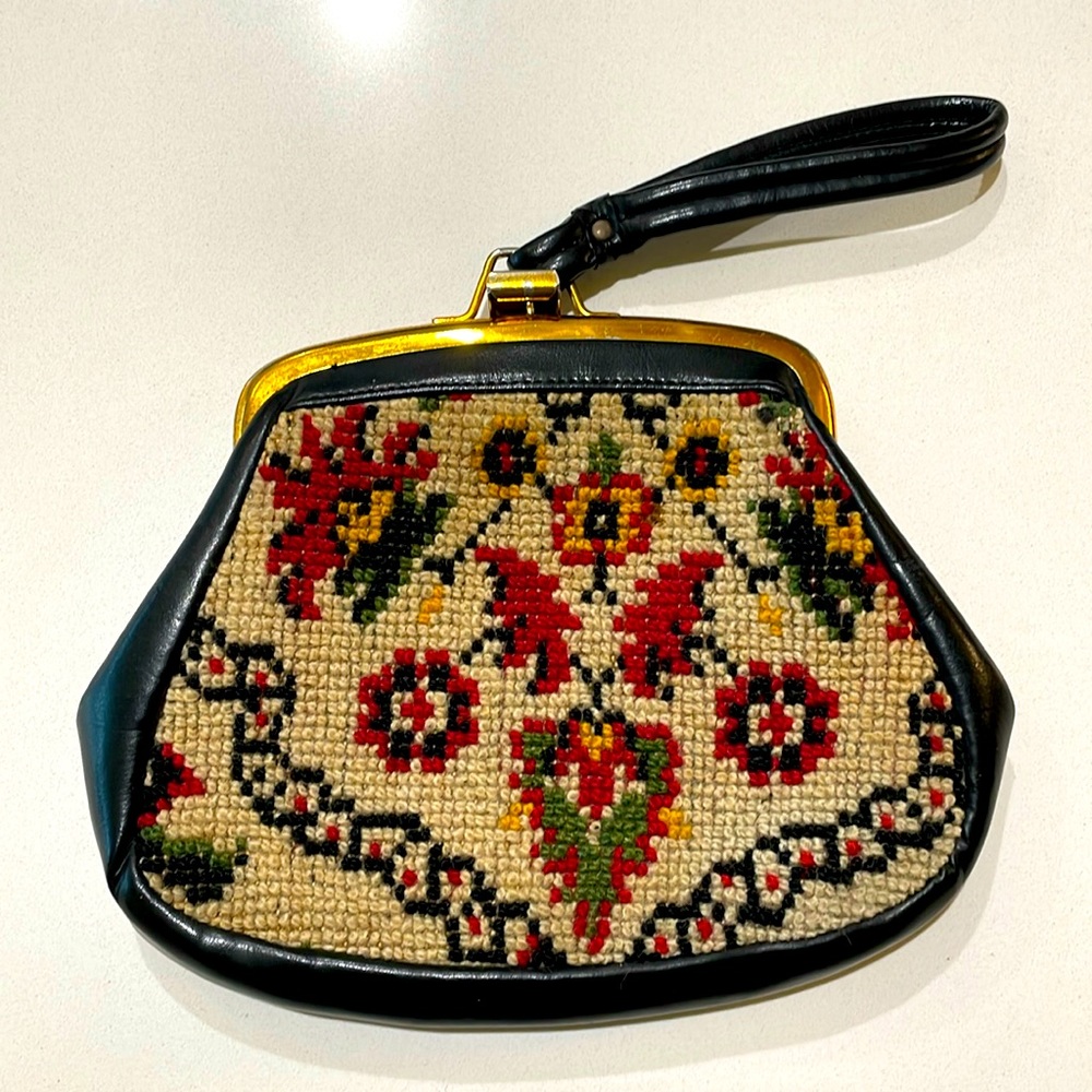 Vintage 50’s wristlet carpet frame bag.